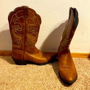 Womens 8.5B cowboy boots